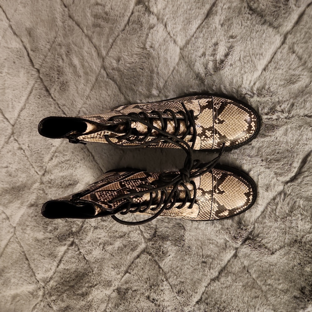 Chelsea & Violet size 8.5 boots NWT